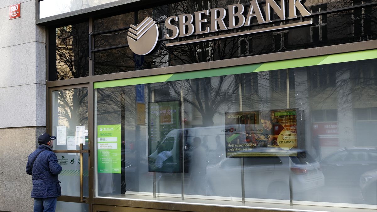 Věřitelé Sberbank získali z pohledávek první tři miliardy